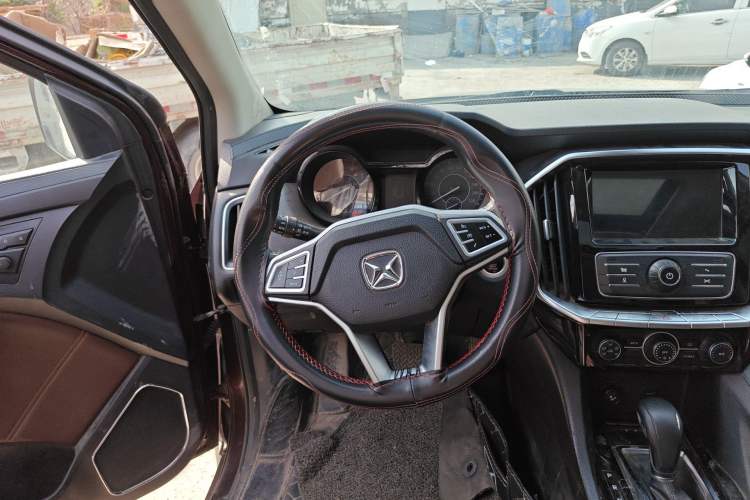 Used JMC Yusheng S350 2016 2.0T Automatic All-Wheel Drive Gasoline Luxury Version with Sunroof 5 Seats
