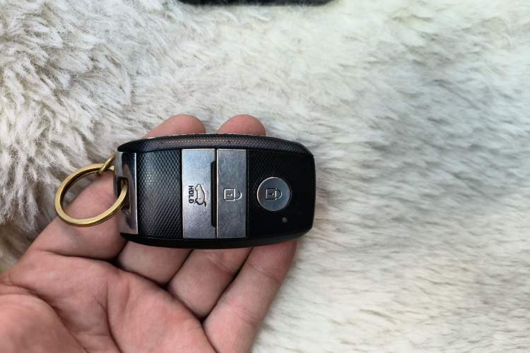 Used Kia kx1 Stonic 2019 1.4L Automatic Sport Edition China VI Vehicle Key