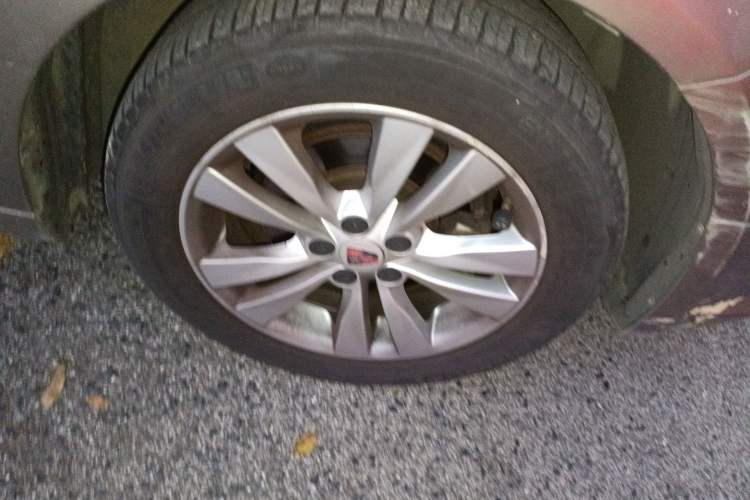 Used Roewe 360 2018 PLUS 1.5L Automatic Luxury Edition Right Front Wheel Hub