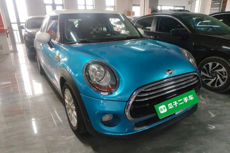 Used MINI 2015 1.5T COOPER Fun Five-Door Edition Front Right 45 Deg