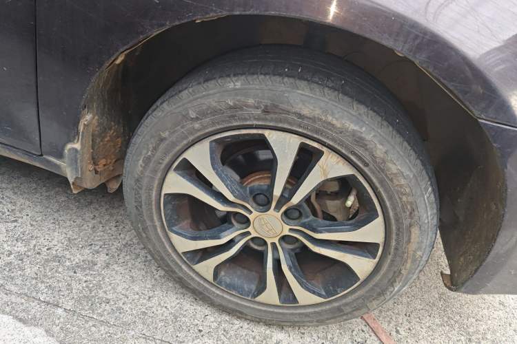 Used Geely Auto Classic Emgrand 2013 Hatchback 1.5L Manual Elite Model