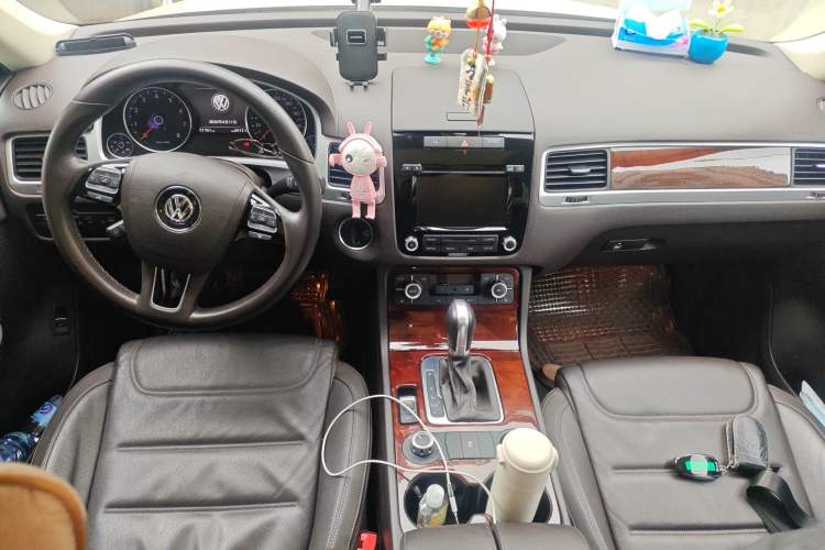 Used Volkswagen Touareg 2014 3.0 TSI New Edition Center Console