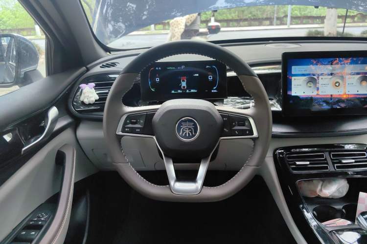 Used BYD Qin PLUS 2024 HONOR Edition DM-i 55KM Leading Model Steering Wheel