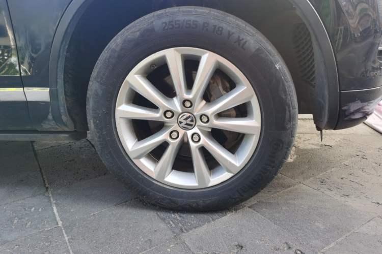 Used Volkswagen Touareg 2011 3.0 TSI High-End Version Right Front Wheel Hub