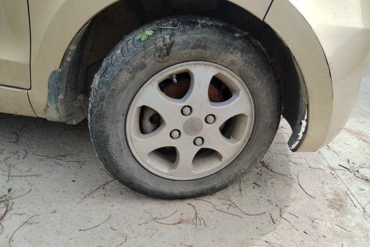 Used Wuling Hongguang 2010 1.2L Comfort Edition China IV Right Front Wheel Hub