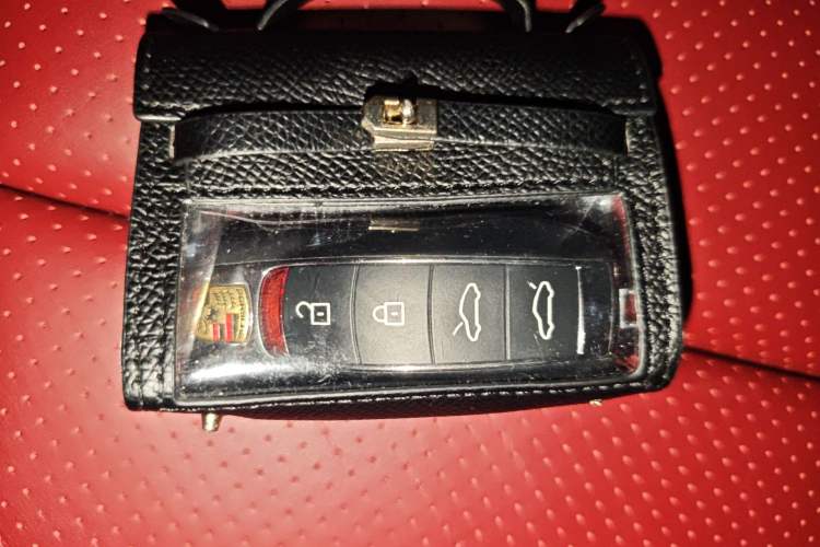 Used Porsche 718  Vehicle Key