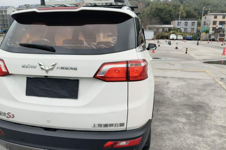 Used Wuling Hongguang S3 2018 1.5L Manual Luxury Model China V Standard