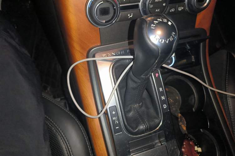 Used Land Rover Range Sport 2012 3.0 TDV6 HSE Diesel Edition Gear Lever