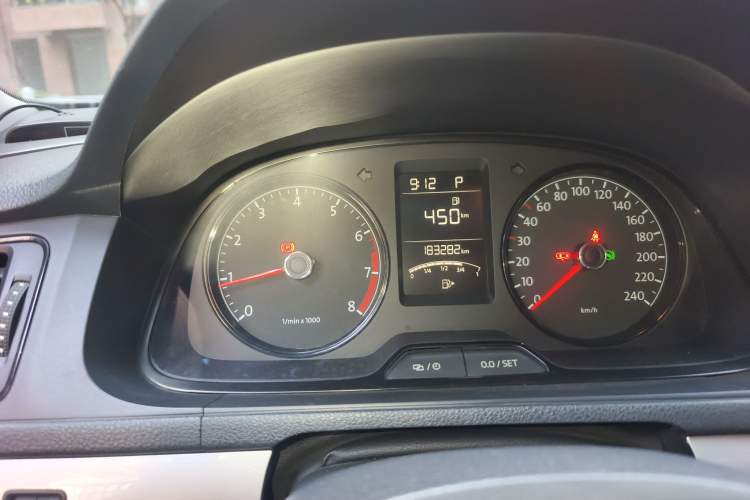 Used Volkswagen Gran Lavida 2013 1.6L Automatic Fashion Model