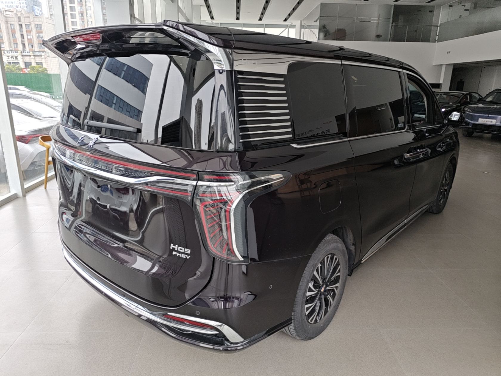 Hongqi HQ9 PHEV 2024 2.0T Four-Wheel Drive Luxury Edition — снимка 6