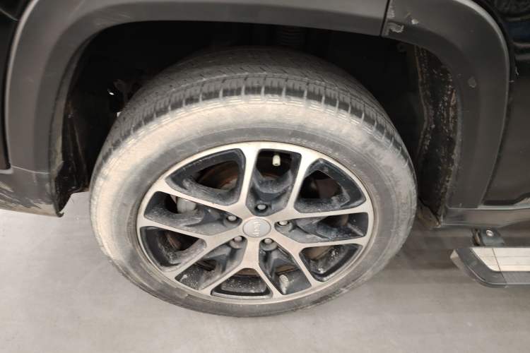 Used Jeep Grand Commander 2022 2.0T Four-Wheel Drive Luxury Edition Right Rear Wheel Hub