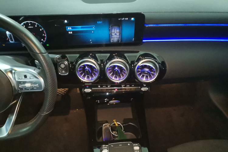 Used Mercedes-Benz A-Class 2022 Revised Version A 200 L Sport Sedan Fashionable Style
