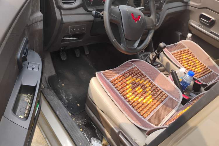 Used Wuling Hongguang V 2022 1.5L Jingqu Edition Electric-Assist LAR Driver Seat