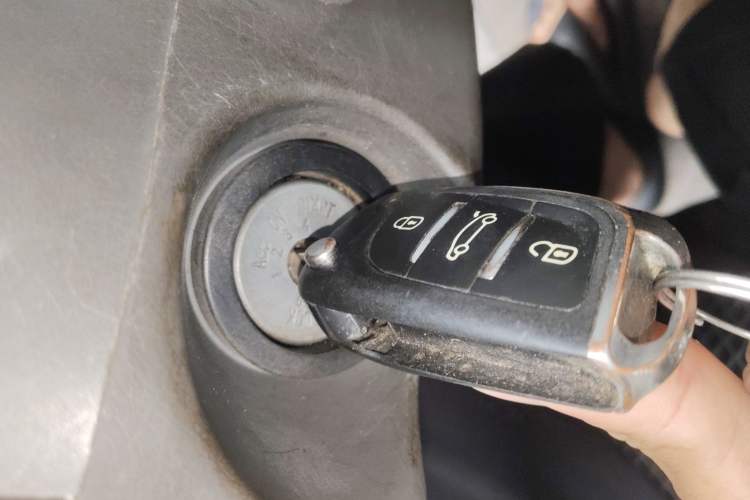 Used Dongfeng Shuaike 2011 1.5L Manual Standard Model 7 Seats China IV Standard Vehicle Key