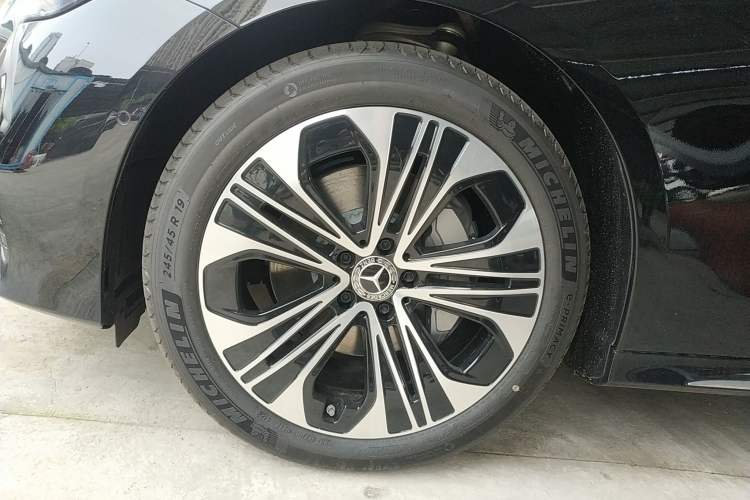 Used Mercedes-Benz E-Class 2026 E 300 L Luxury Left Front Wheel Hub