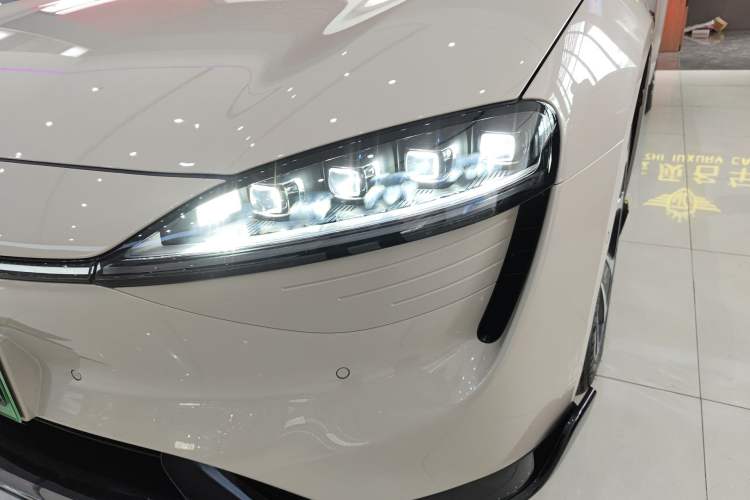 Used Hima Luxeed S7 2025 785 km Ultra Left Front Headlight