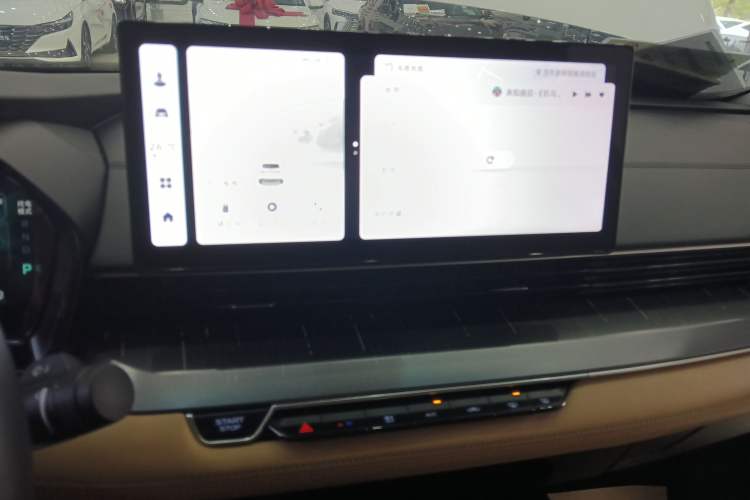 Used Geely Auto Emgrand L HiP 2024 Champion Edition 1.5TD-DHT Pro 100KM Excellence Model
