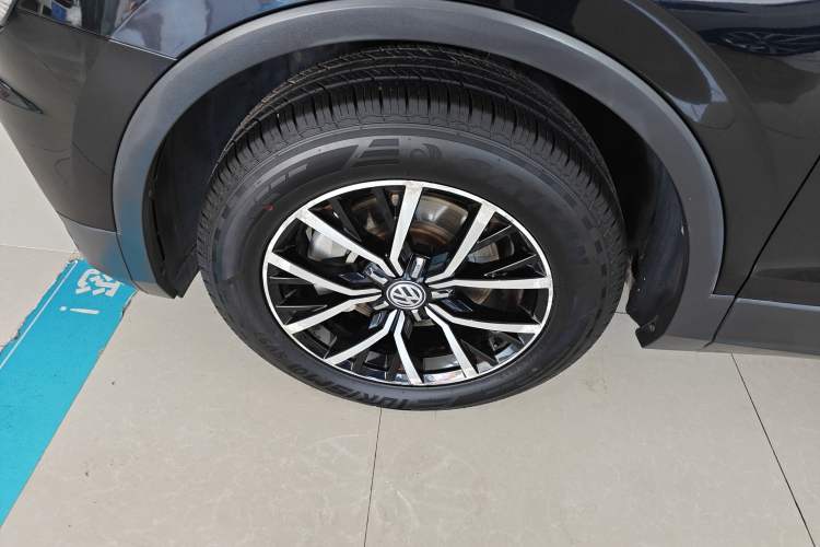 Used Volkswagen Tiguan L 2018 Facelift 330TSI Automatic Two-Wheel Drive Luxury Edition Left Front Wheel Hub