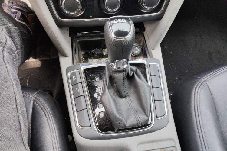 Used Skoda Superb 2013 1.4TSI DSG Sport Edition Gear Lever