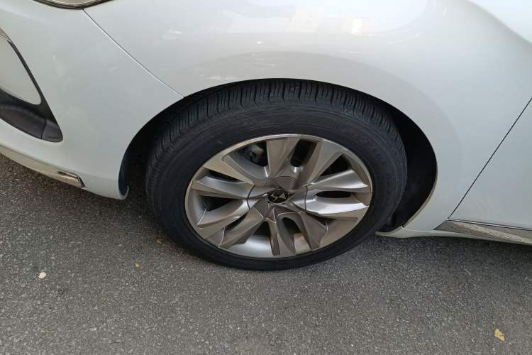 Used DS 5 2014 1.6T Luxury Edition THP160 Left Front Wheel Hub