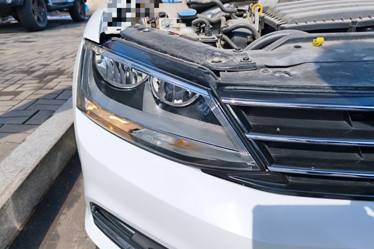 Used Volkswagen Sagitar 2018 1.6L Automatic Comfort Model Right Front Headlight