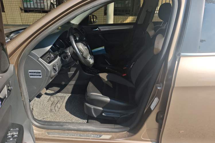 Used Volkswagen Bora 2015 Value Edition 1.6L Automatic Comfort Version