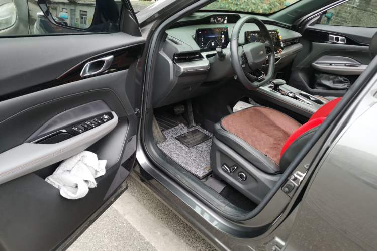 Used CHANGAN OSHAN Z6 2022 Blue Whale 1.5T DCT Smart Edition Urban Version Driver Seat