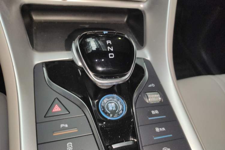 Used BYD Song Pro New Energy 2024 HONOR Edition DM-i 71KM Navigation Model Gear Lever