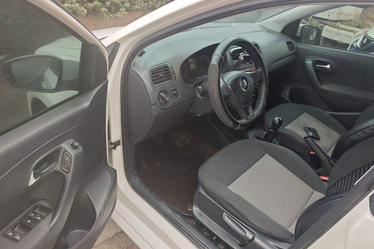 Used Volkswagen Polo 2016 1.4L Manual Fashion Model
