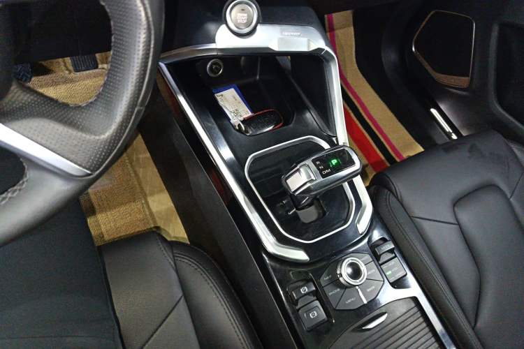 Used Haval H6 2017 Red Label 2.0T Automatic Two-Wheel Drive ZhiShang Model