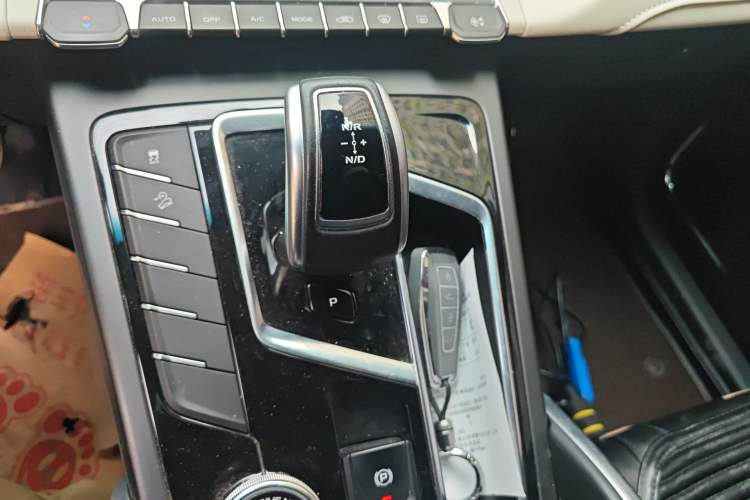 Used Geely Auto Emgrand X7 Sport 2020 1.8TD DCT Smart Connect PRO Gear Lever