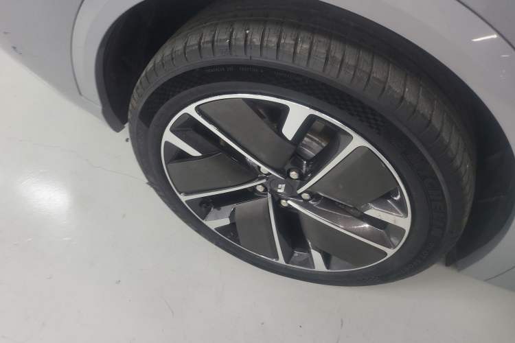 Used Li Auto L9 2025 Ultra Smart Refreshed Edition Right Rear Wheel Hub