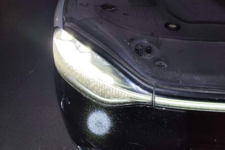 Used Hima AITO M9 2024 Range-Extended Ultra Version 42 kWh 6-Seater Model Right Front Headlight