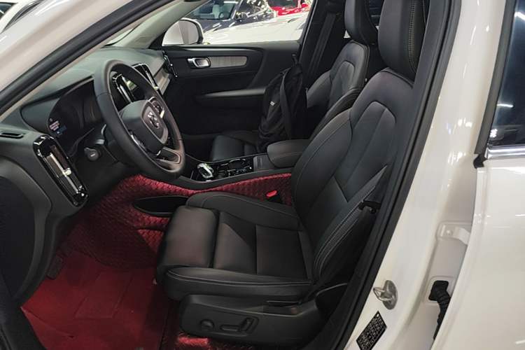 Used Volvo XC40 2024 B4 4x4 Smart Luxury Edition
