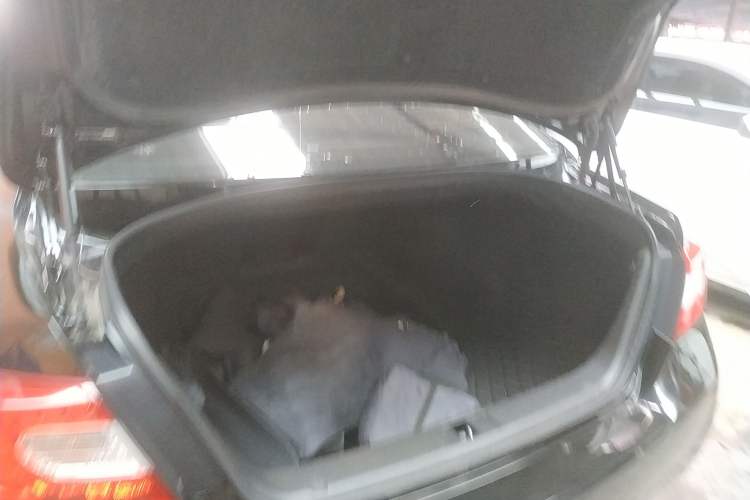 Used Infiniti Q70 2013 Q70L 2.5L Elegance Edition Trunk