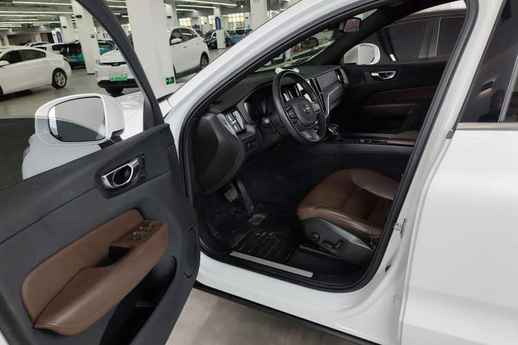 Used Volvo XC60 2021 T5 4x4 Smart Luxury Edition