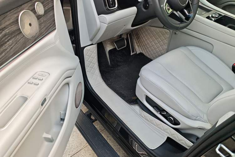 Used Hima AITO M9 2024 Range-Extended Ultra Version 42 kWh 6-Seater Model Driver Seat