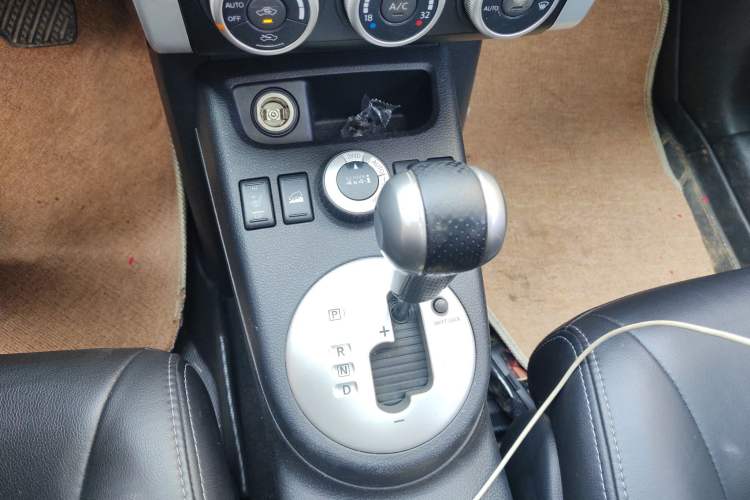 Used Nissan X-Trail 2012 2.5L CVT Luxury Edition 4WD Gear Lever