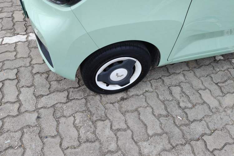 Used Wuling Hongguang MINIEV 2022 Macaron Premium Model – Lithium Iron Phosphate Left Front Wheel Hub