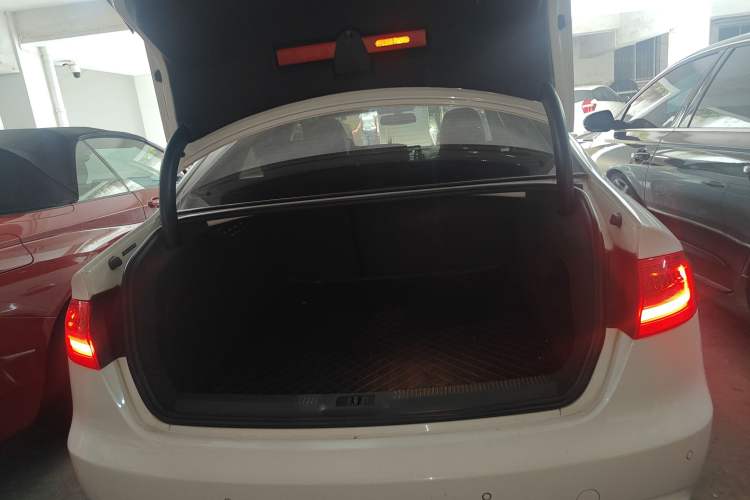 Used Audi A4L 2013 35 TFSI Automatic Comfort Model Trunk