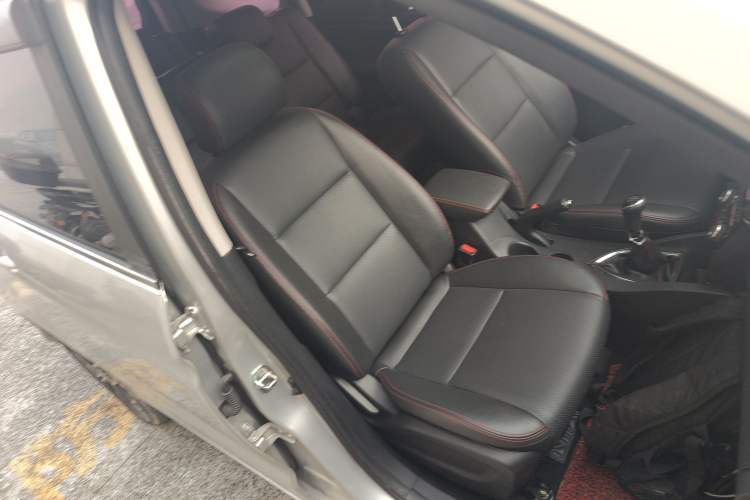 Used CHANGAN KAICHENG Oushang A600 2016 1.5L Manual Luxury 7-Seater Right Front Seat