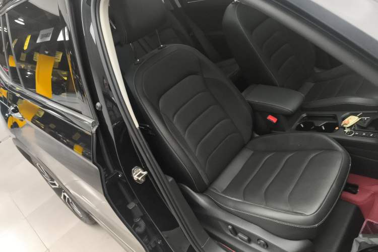 Used Volkswagen Tiguan L 2021 330TSI Automatic Two-Wheel Drive R-Line Enhanced Edition Right Front Seat