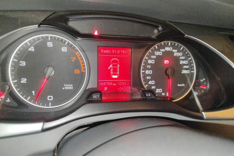 Used Audi A4L 2012 2.0 TFSI automatic standard version Instrument Cluster