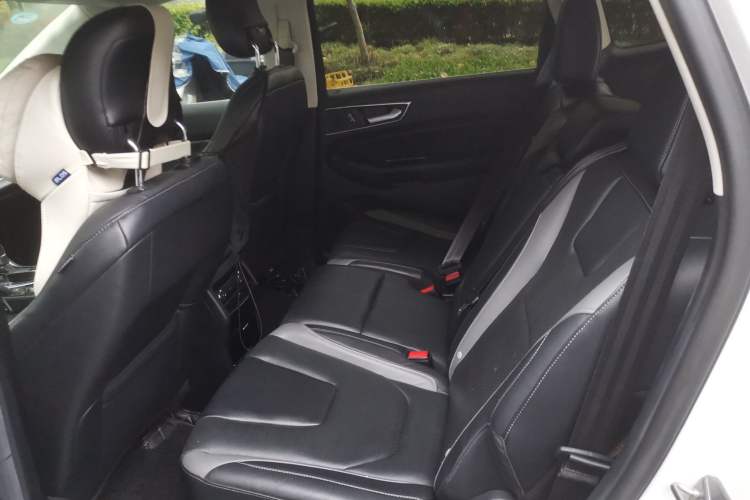 Used Ford Edge 2017 EcoBoost 245 Two-Wheel-Drive Sporty 7-Seater Left Rear Seat