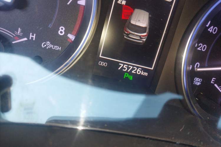 Used Toyota Highlander 2018 2.0T Four-Wheel Drive Luxury Edition 7 Seats China V Emission Standard Odometer Close Up