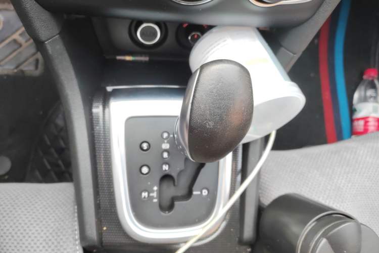 Used Citroen C4L 2014 1.6THP Intelligent Drive Automatic Dynamic Model Gear Lever