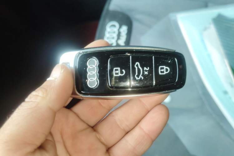 Used Audi Q7 2022 55 TFSI quattro S line Sport model Vehicle Key