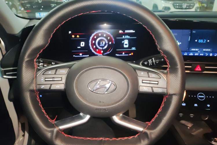 Used Hyundai Elantra 2021 1.5L CVT LUX Prestige Edition Steering Wheel