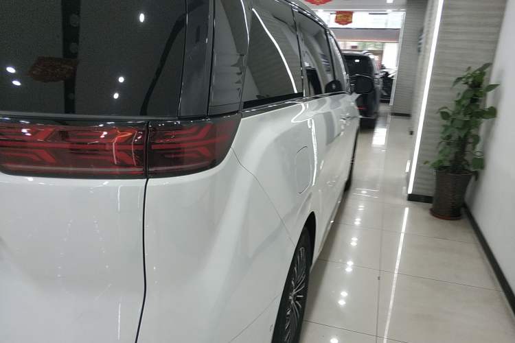 Used Denza D9 2022 DM-i 970 Four-Wheel Drive Flagship Model