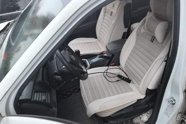 Used SAIC MAXUS T60 2017 2.4L Gasoline Manual Transmission Two-Wheel Drive High Ground Clearance Comfort Edition Standard Cabin Left Front Seat